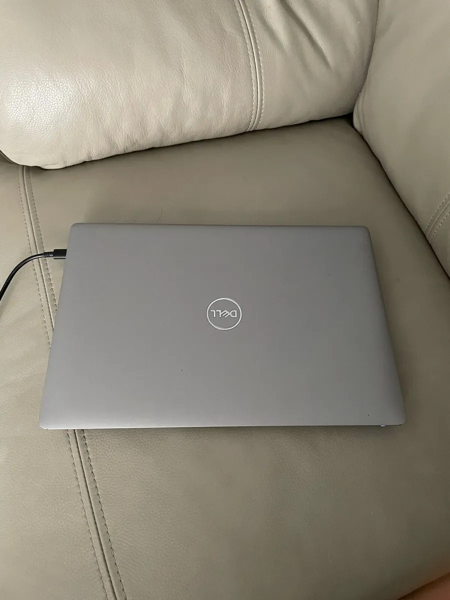 Dell laptop i5 32gb 10th generation - Image 1