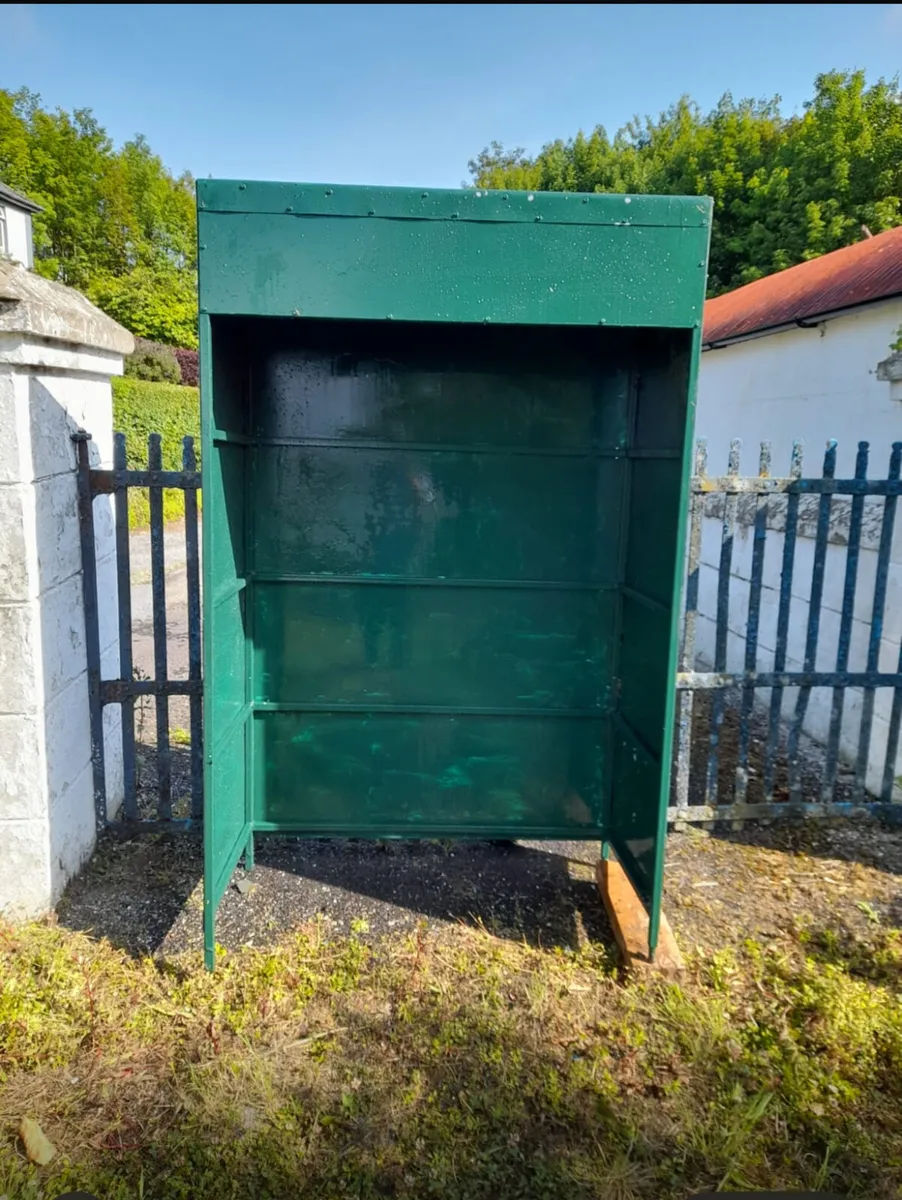 School bus shelter
