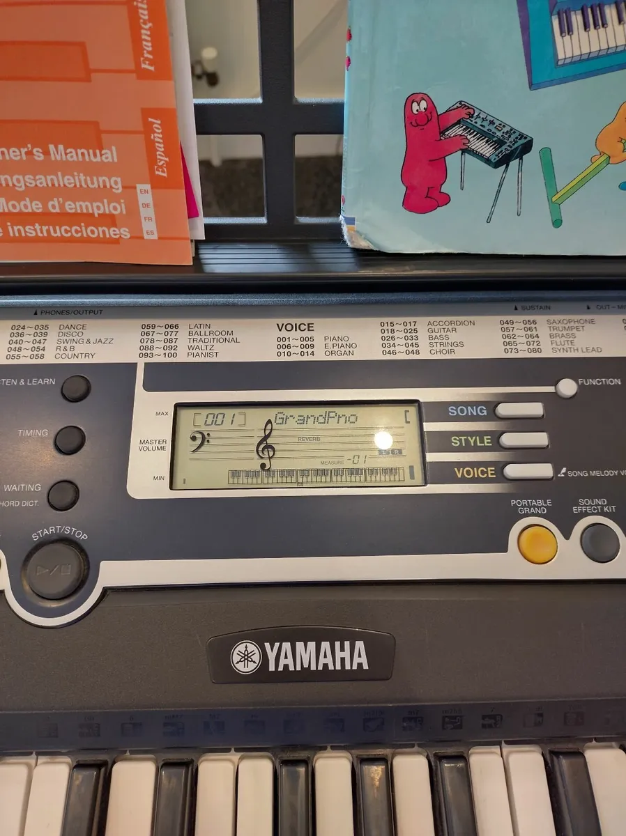 Yamaha keyboard & stand - Image 2