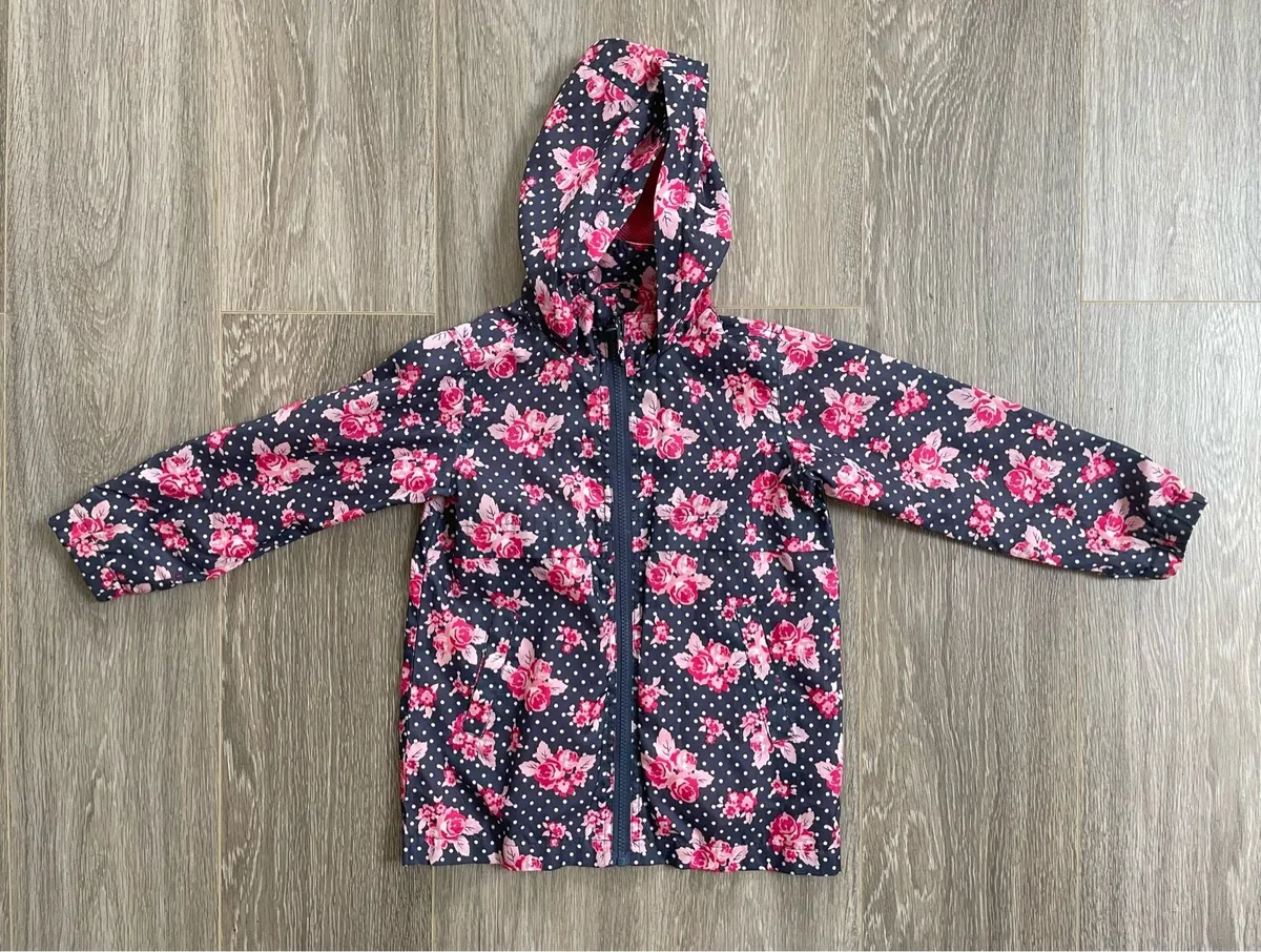 AS NEW Girls Raincoat 7yrs / 7-8yrs