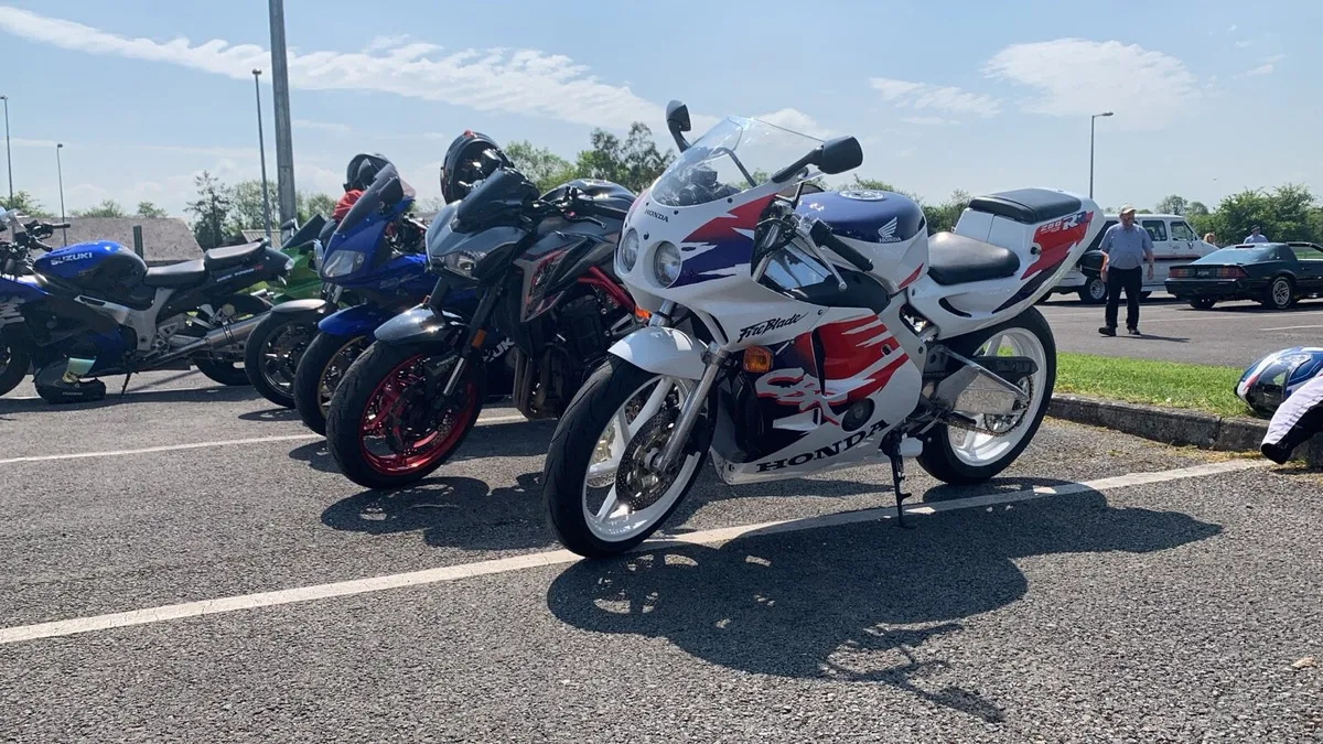 Honda CBR250RR MC22 - Image 1