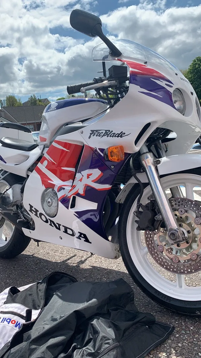 Honda CBR250RR MC22 - Image 2