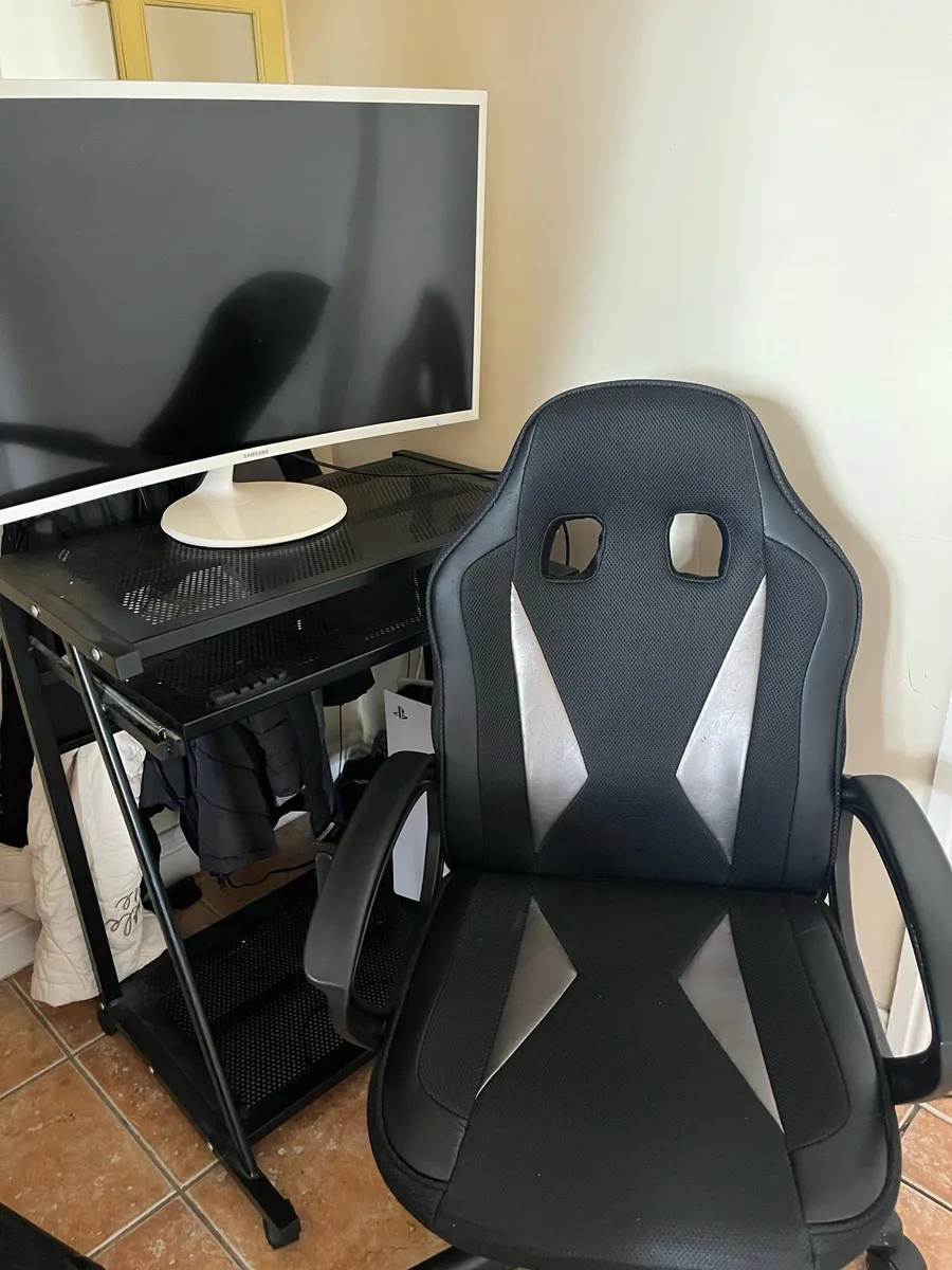 Gaming set up - Image 3