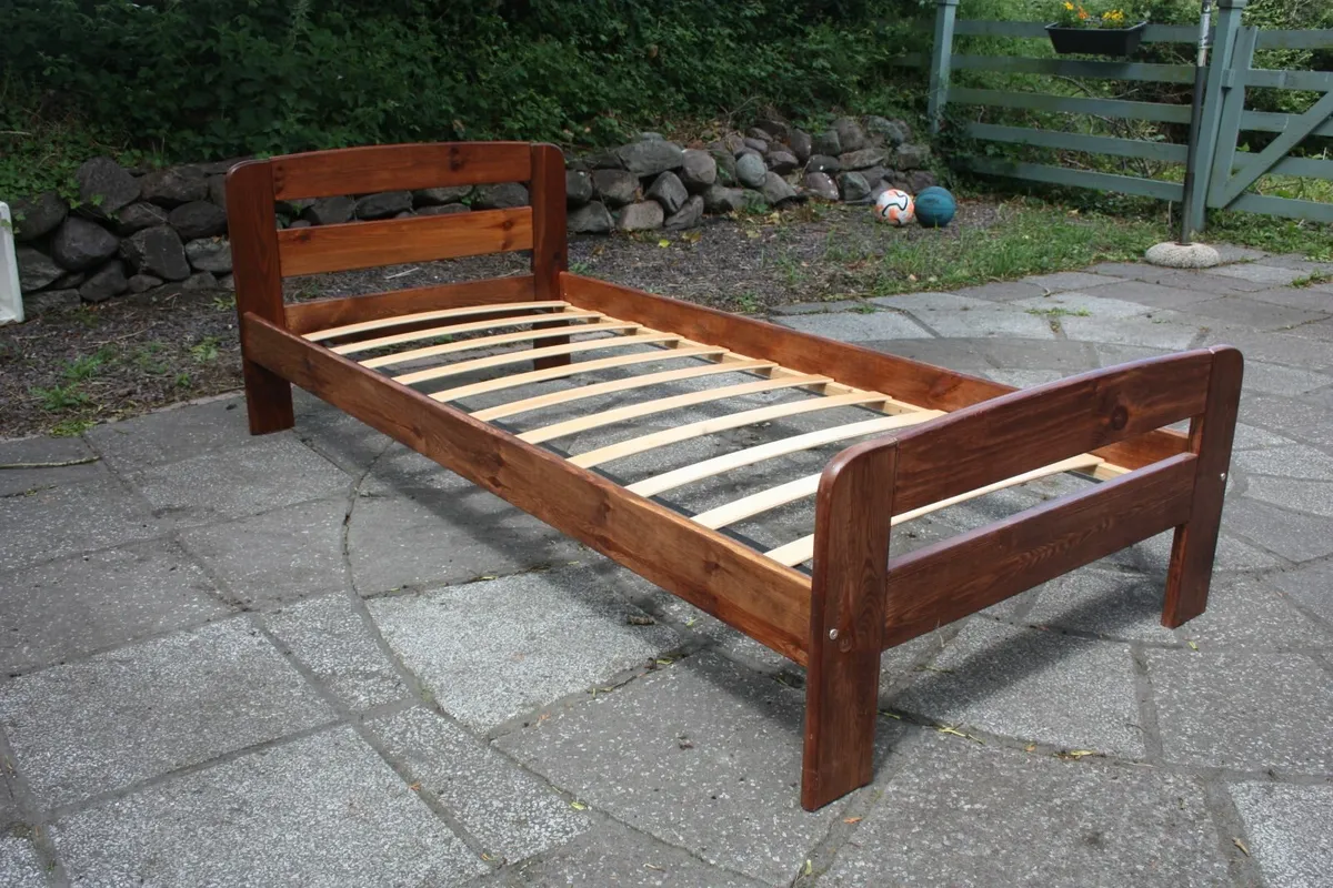 Single bed frame - Image 1