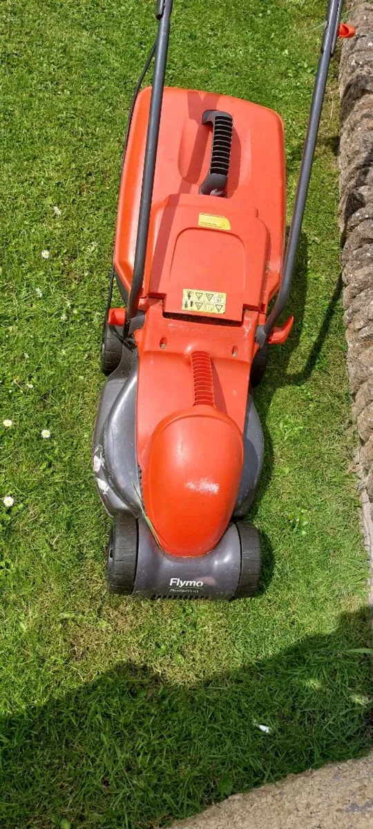 Flymo lawnmower and strimmer - Image 4