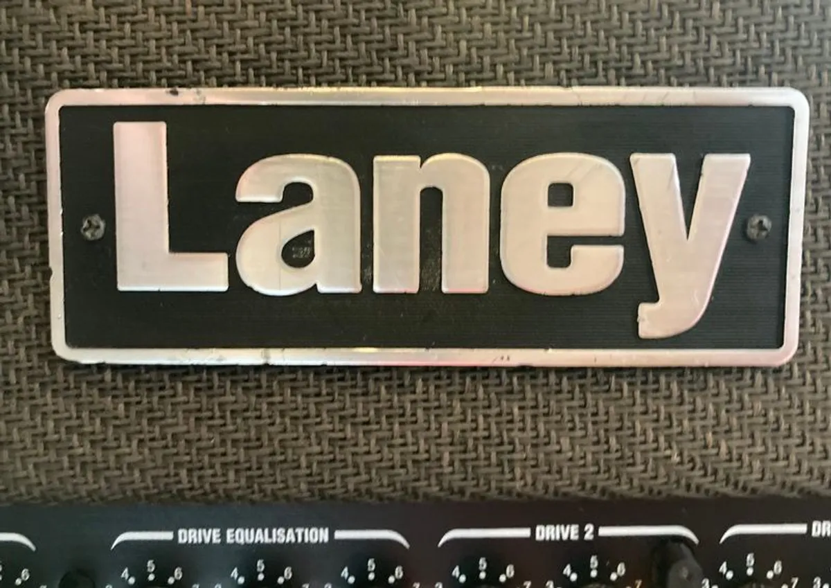 Laney LV300H + Laney LX412A Angled Speaker Cabinet - Image 4