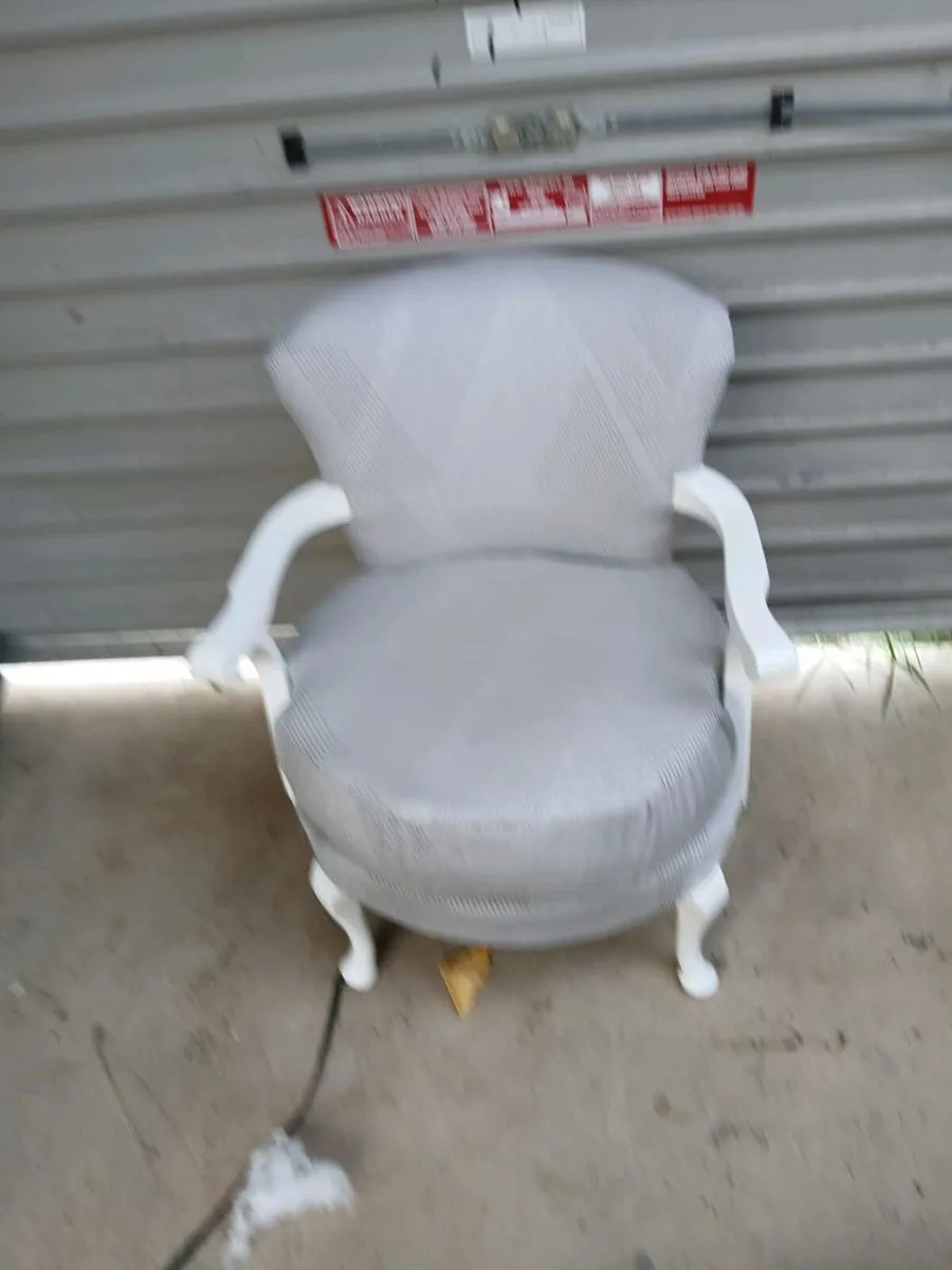 Bed roam chear newleyreupholster - Image 1