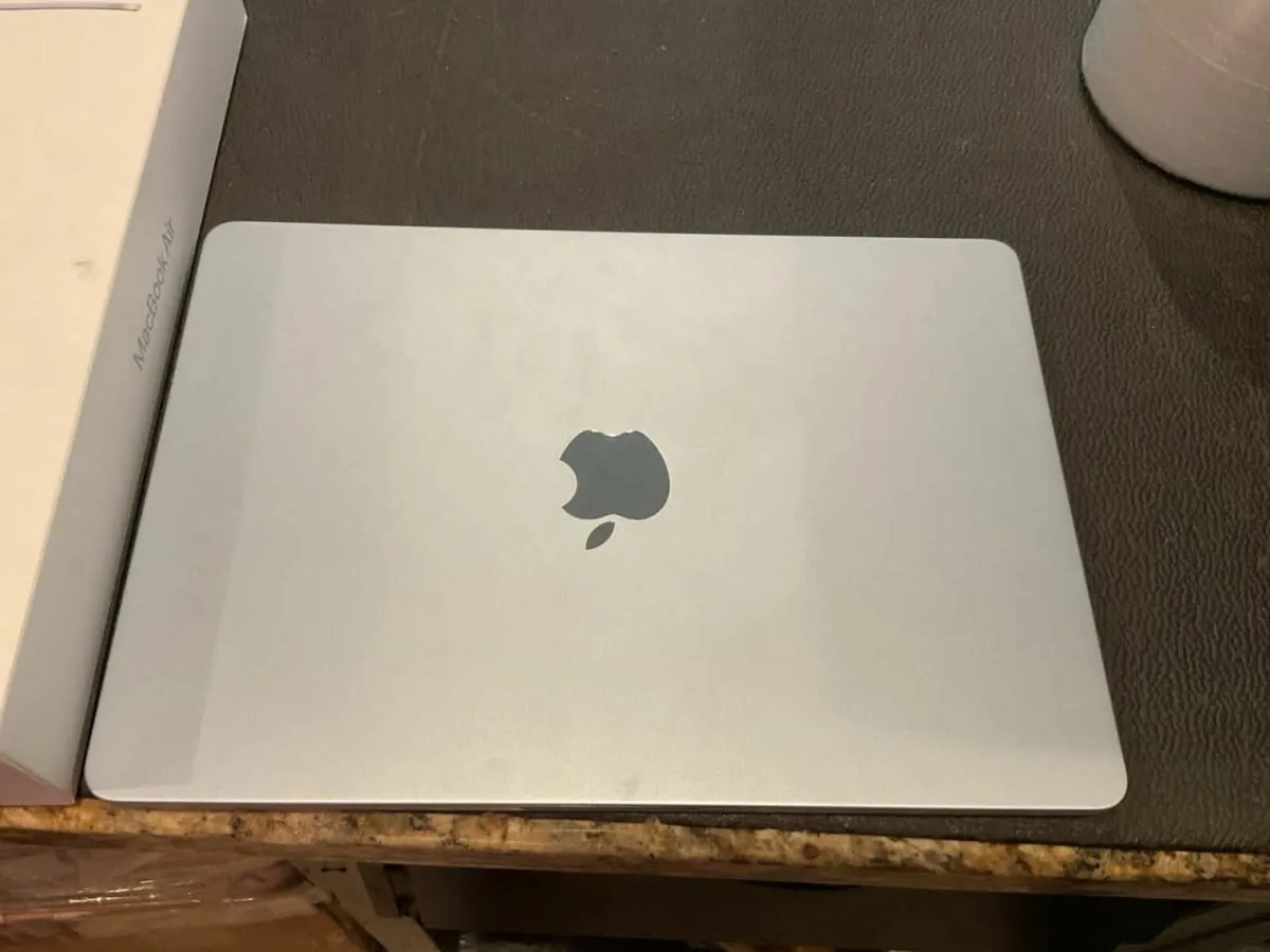 2025 Apple MacBook Air 13" - Image 3