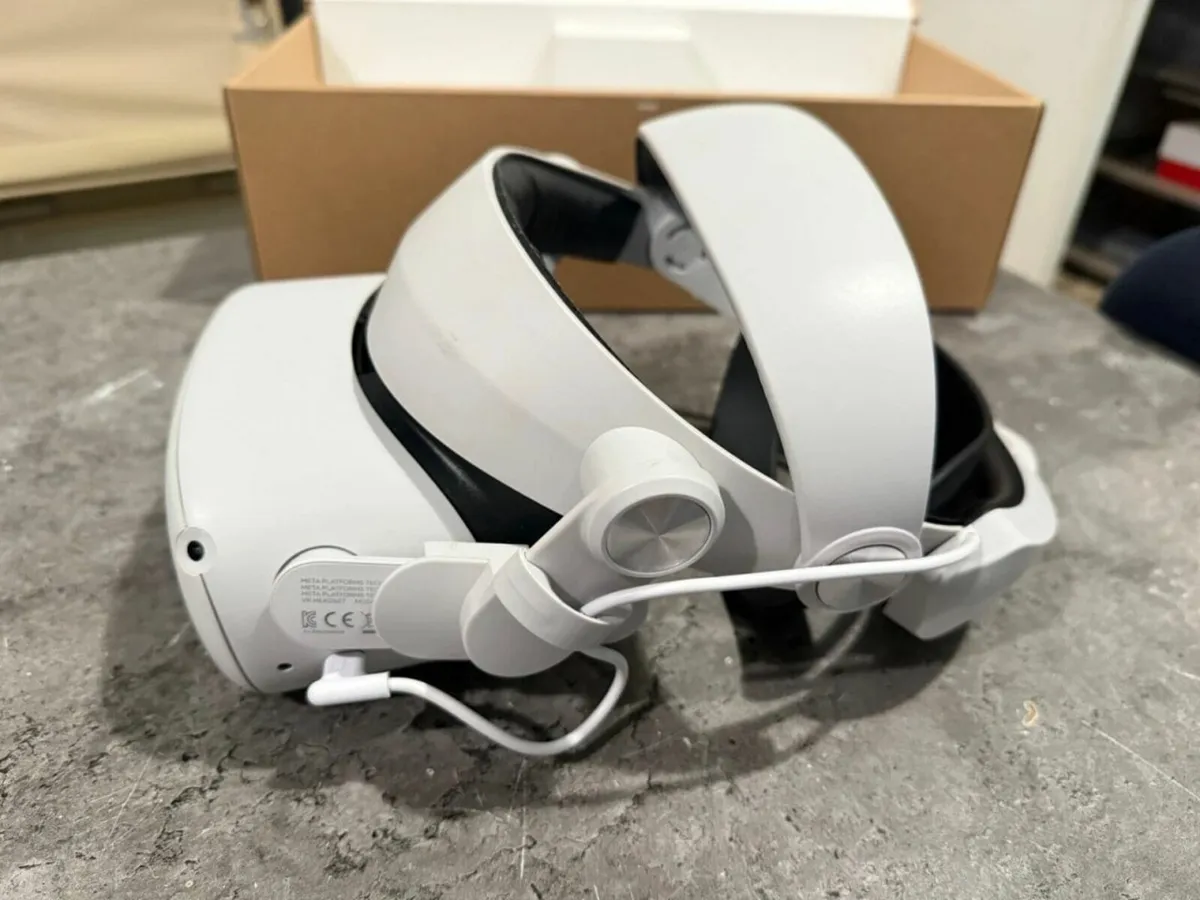 Meta Oculus Quest 2 256GB VR Headset - Image 1