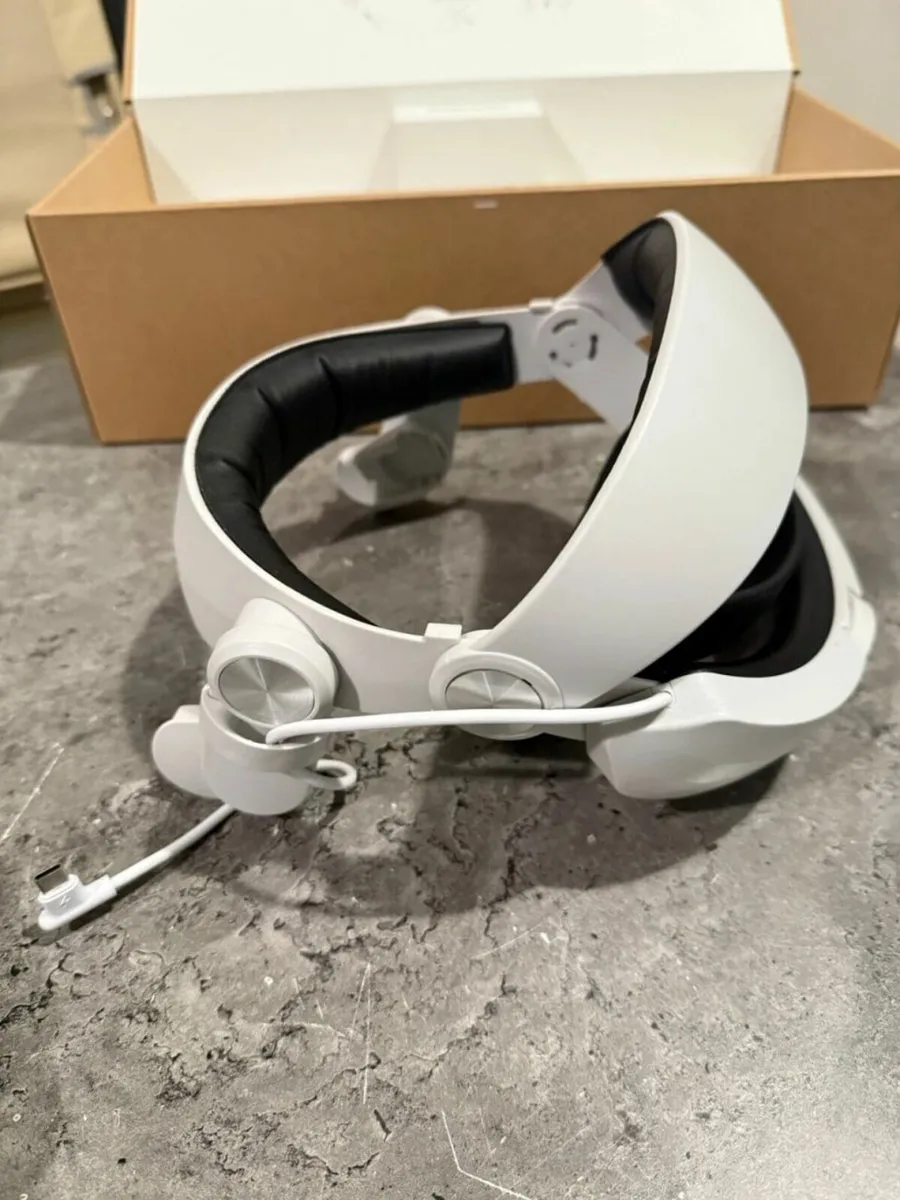 Meta Oculus Quest 2 256GB VR Headset - Image 4