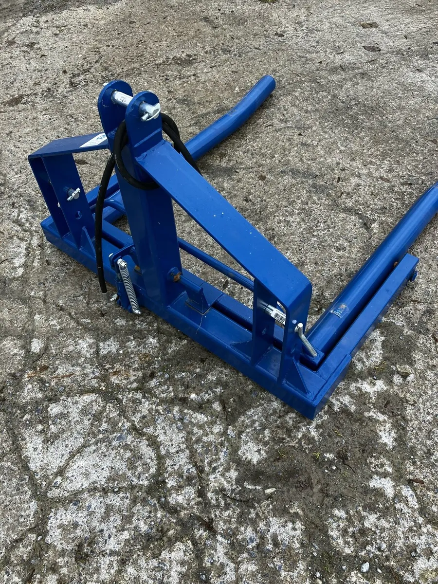 Dowd Single Bale lifter hydraulic latch - Image 1