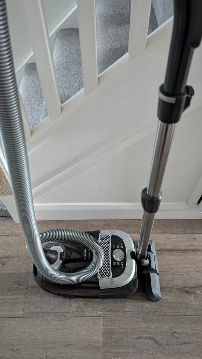 Miele Vacuum Cleaner - Image 2
