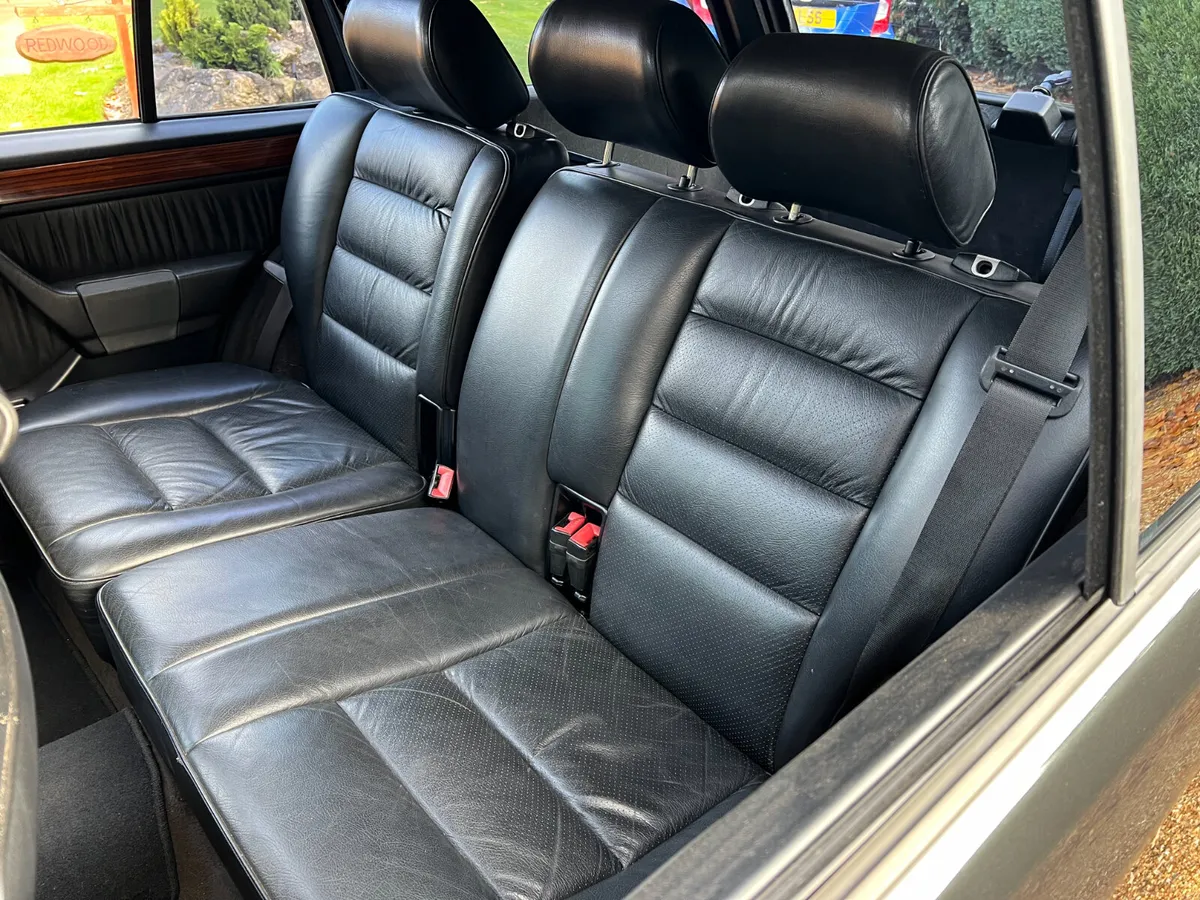 Mercedes-Benz E-Class 1993 - Image 4