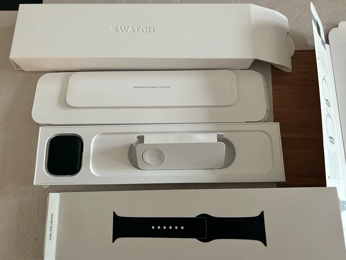 Apple Watch 8 45mm like new in box - Image 1