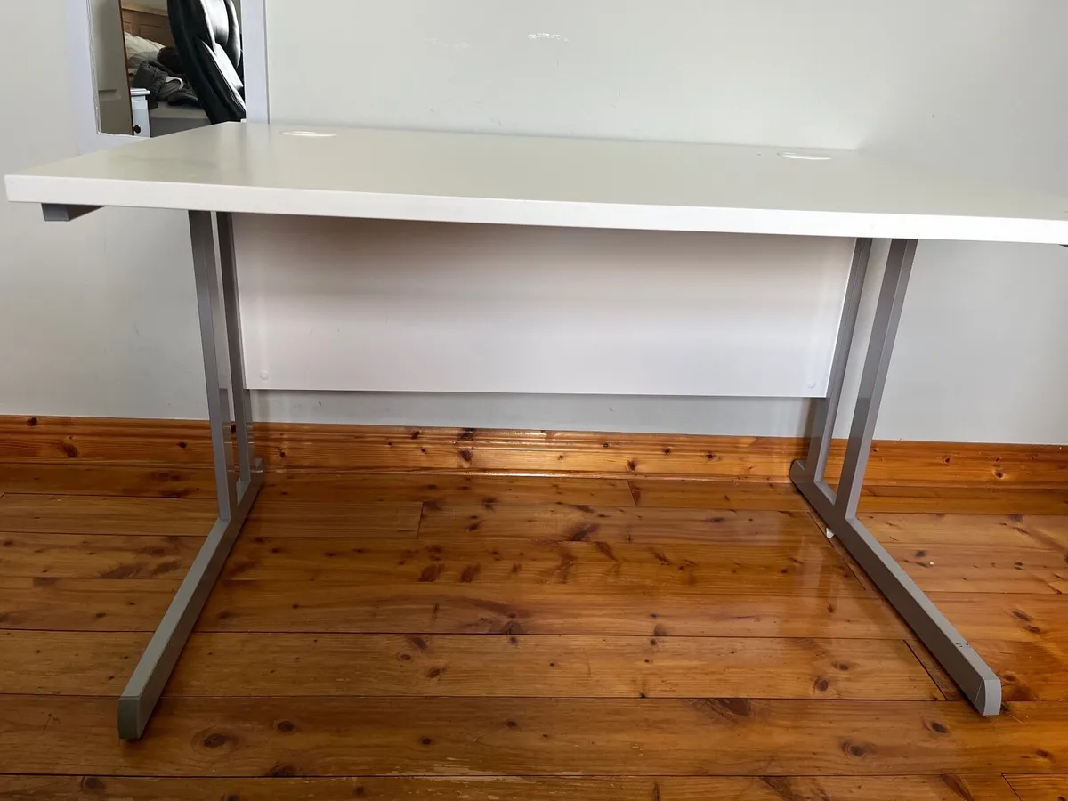 Office desk - Image 1