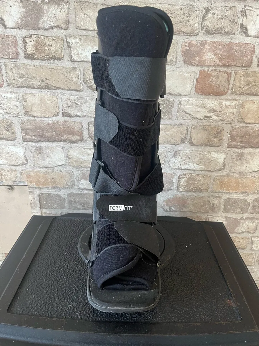 Formfit Orthopaedic Boot Size Medium - Image 2