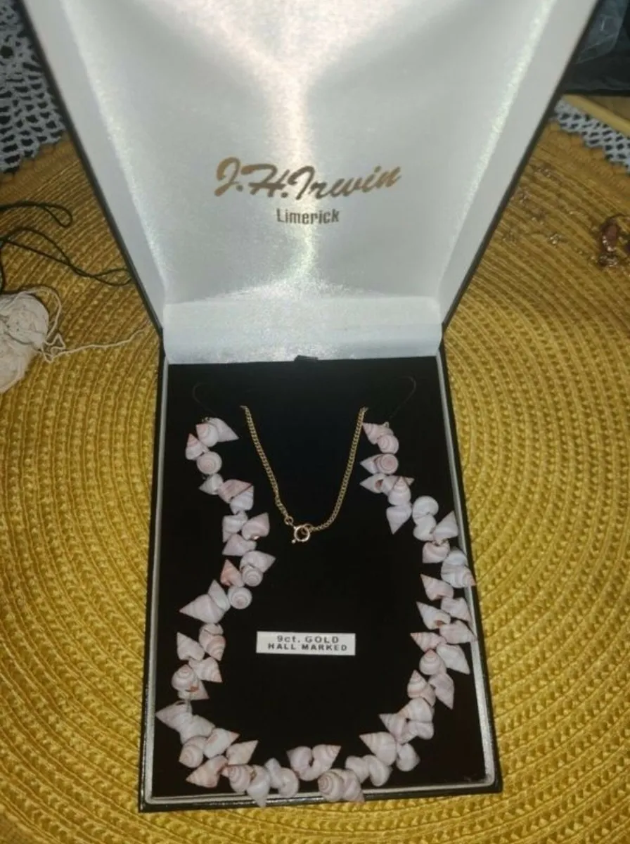 9ct Gold shell necklace - Image 3