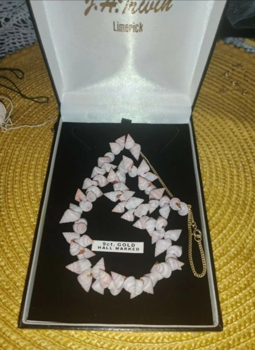 9ct Gold shell necklace - Image 4