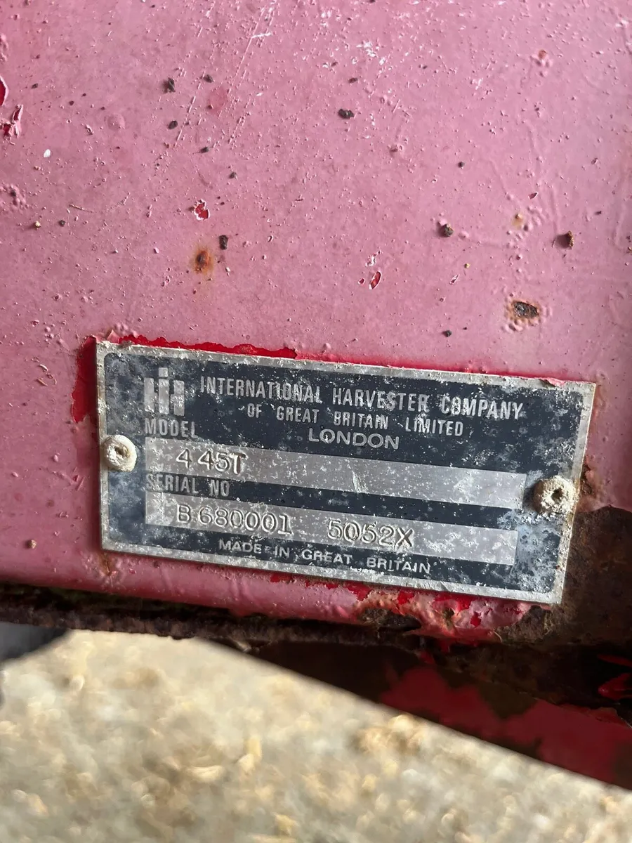 International 445D small square baler - Image 3