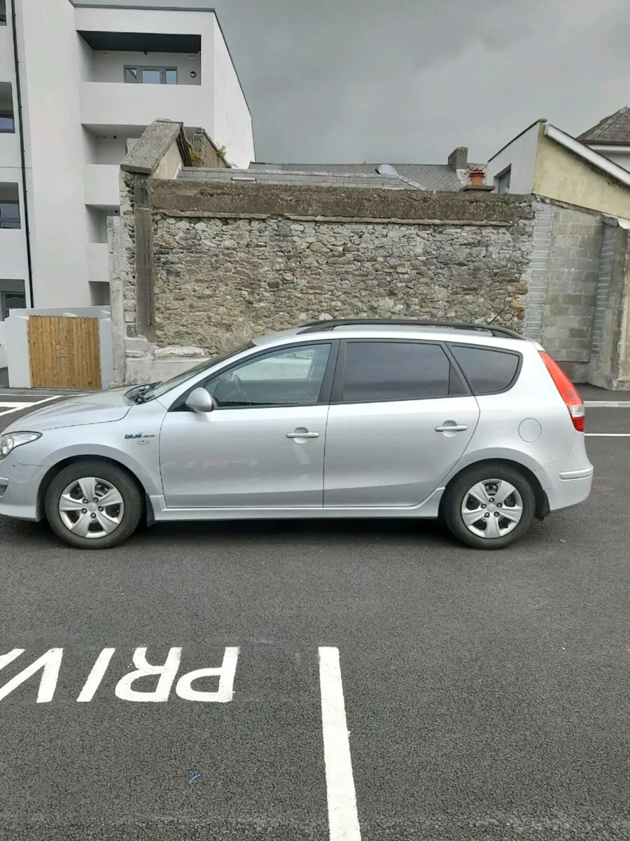 Hyubdai i30 Van Estate - Image 1