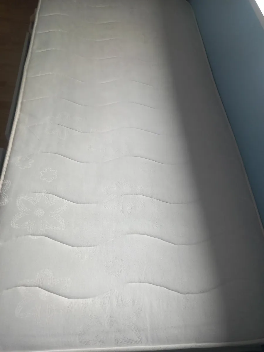 Single bed - Image 3