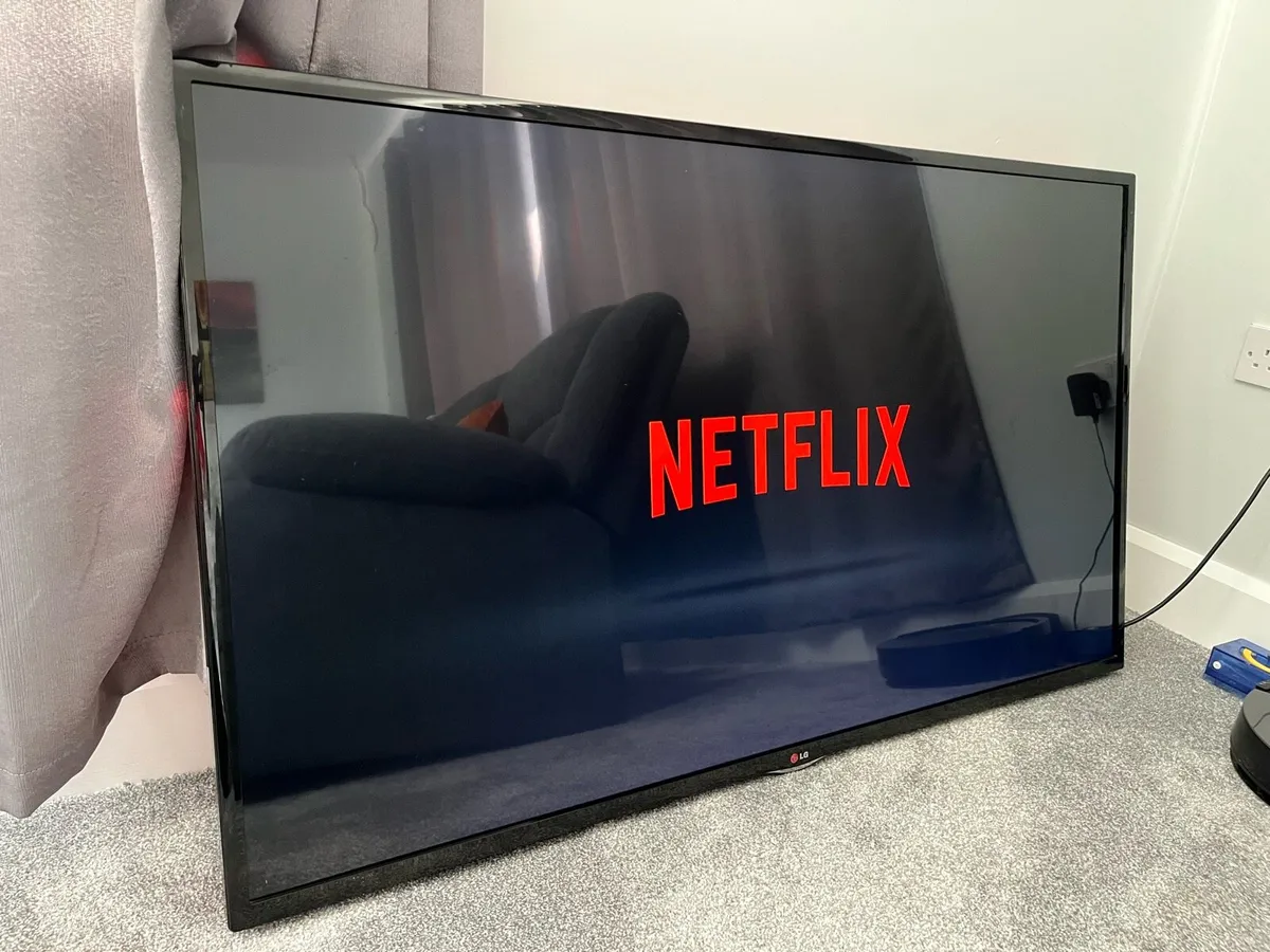 55” LG Led smart tv - Image 2