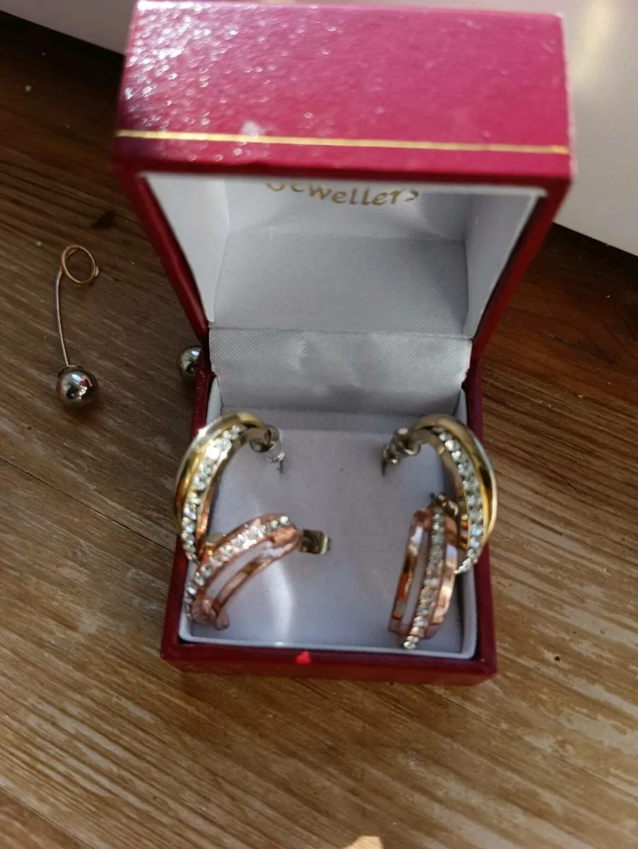 2 lovely sets Earrings, - Image 2