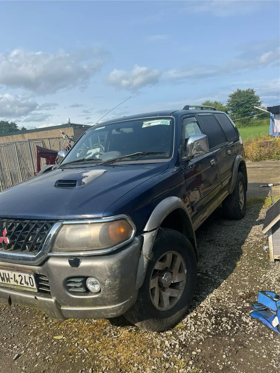 Mitsubishi pajero sport breaking - Image 3