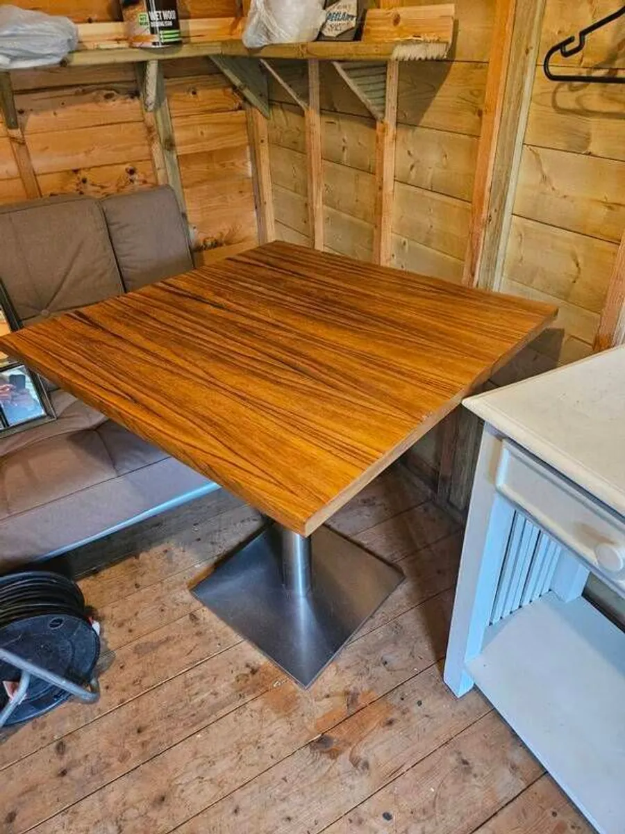 square table - Image 1