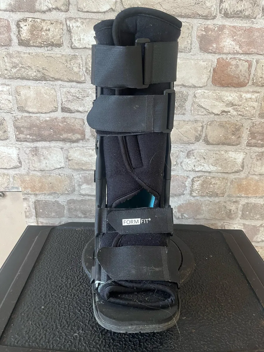 Formfit Orthopaedic Boot Size Small - Image 1