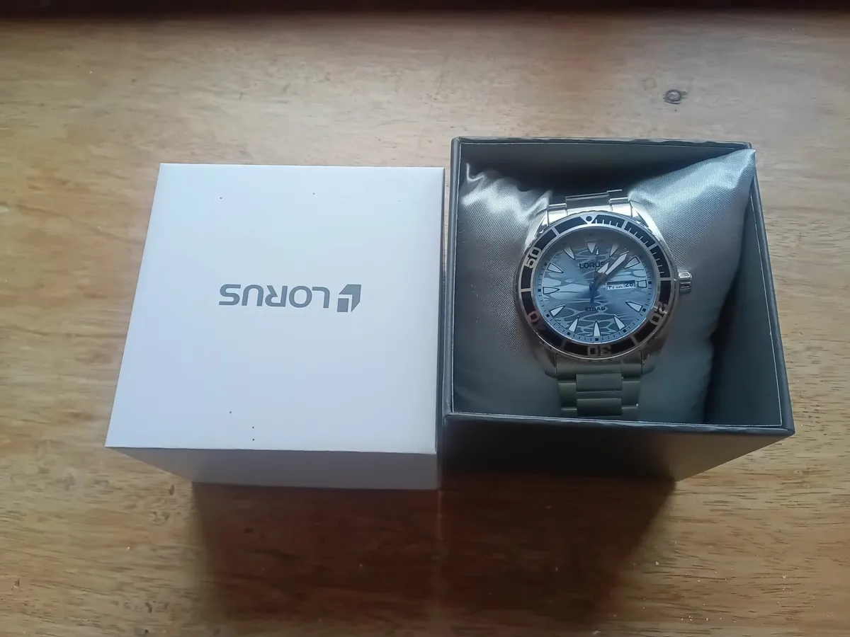 Lorus watch  mens - Image 2