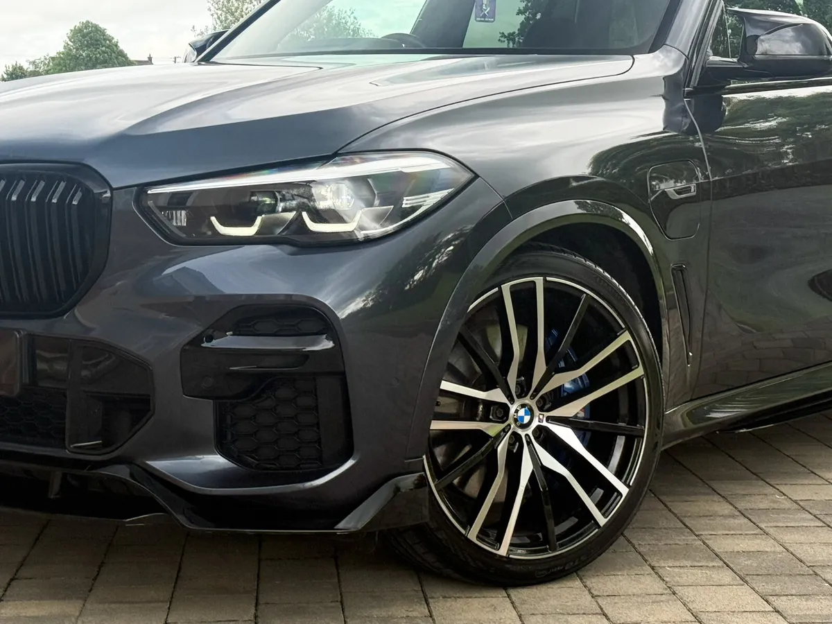 221 BMW X5 xDrive 45E M Sport - Image 2