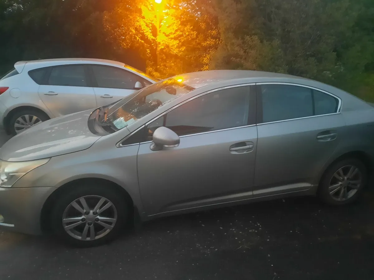 Toyota Avensis 2010 - Image 4