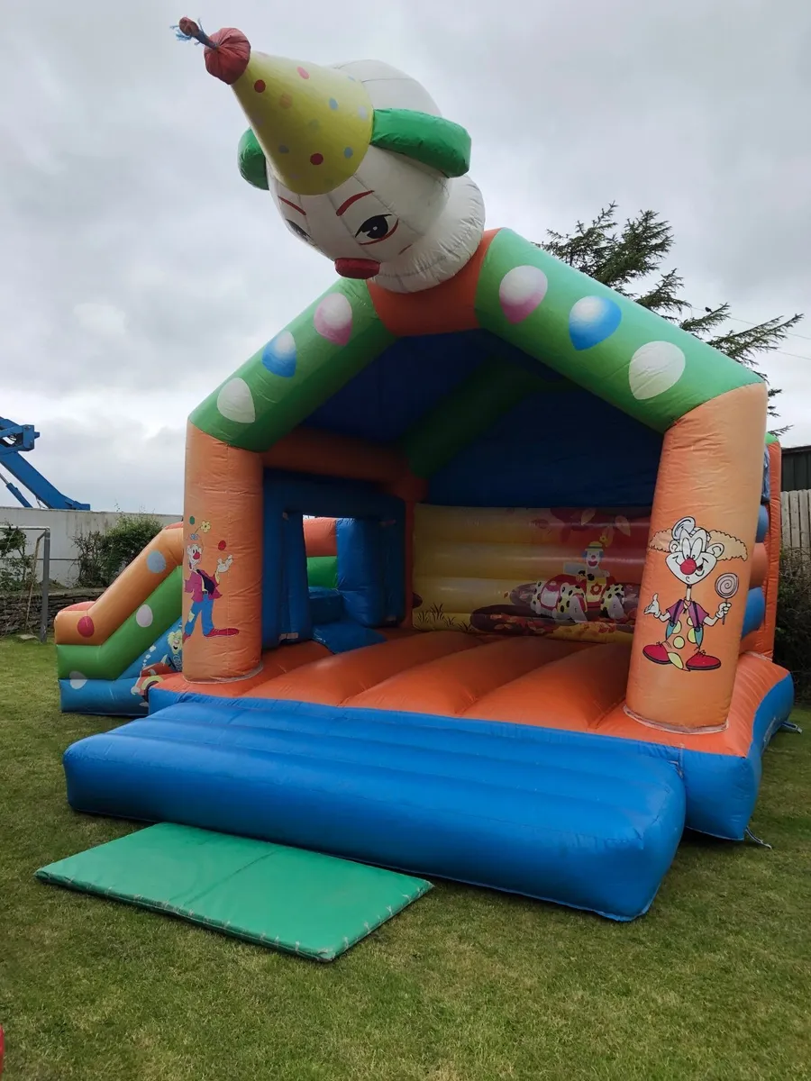 Bouncy castle buy 1 get 1 free - Image 1