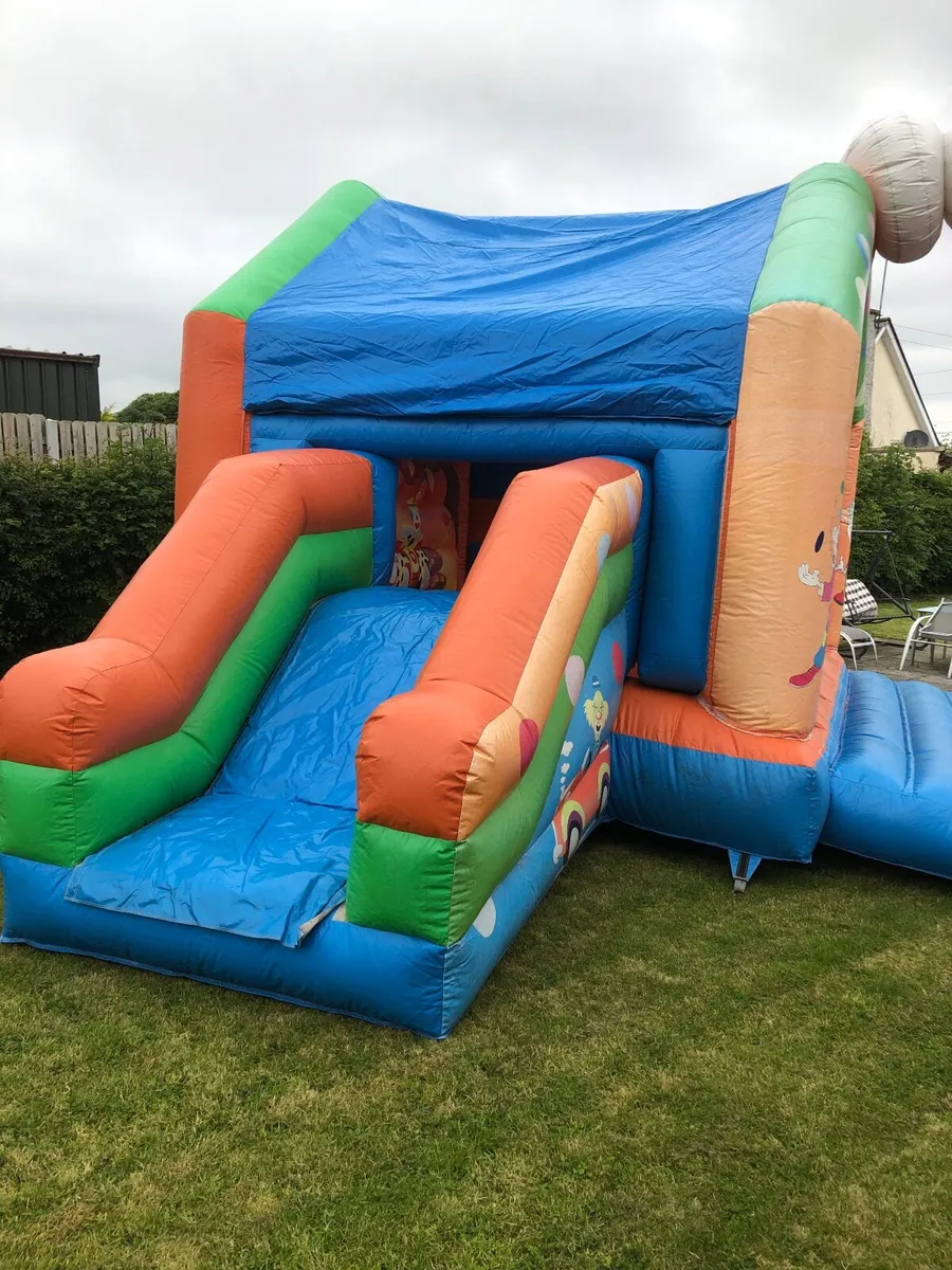 Bouncy castle buy 1 get 1 free - Image 3