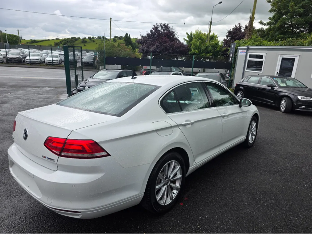 Volkswagen Passat 1.4 TSI  HI LINE EDITION SAT-NAV - Image 4