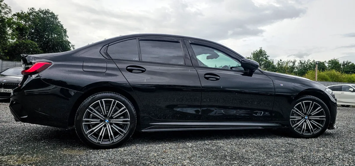 🔥 2020 BMW 330e M-Sport Plug In Hybrid 292HP - Image 4