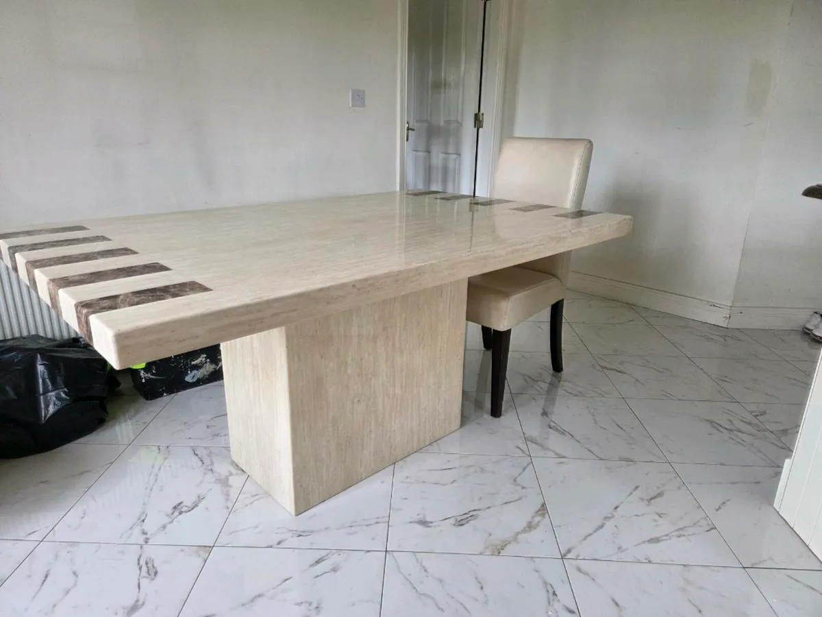 table and chairs - Image 1