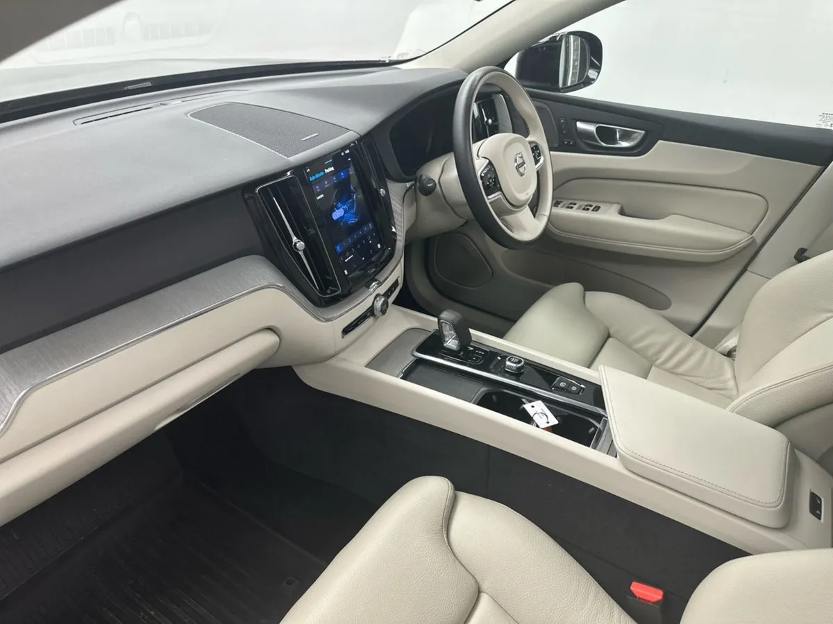 Volvo XC60 T6 Recharge Phev 350hp AT8 Plus Bright - Image 4