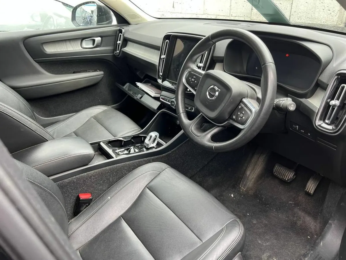 Volvo XC40 INSCRIPTION T4 1.5 RECHARGE // FULL SER - Image 2