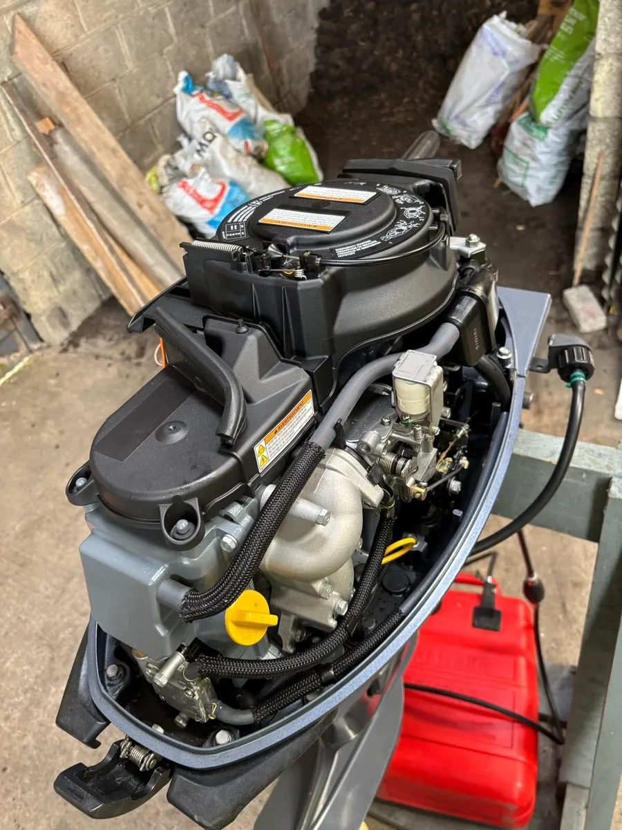 20cc Yamaha four stroke outboard engine - Image 3