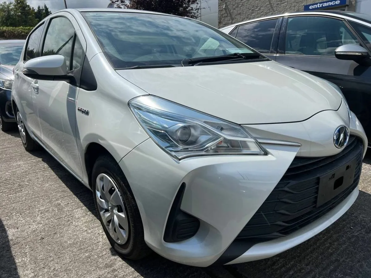 Toyota Yaris 1.5 HYBRID AUTO // SERVICE HISTORY // - Image 1