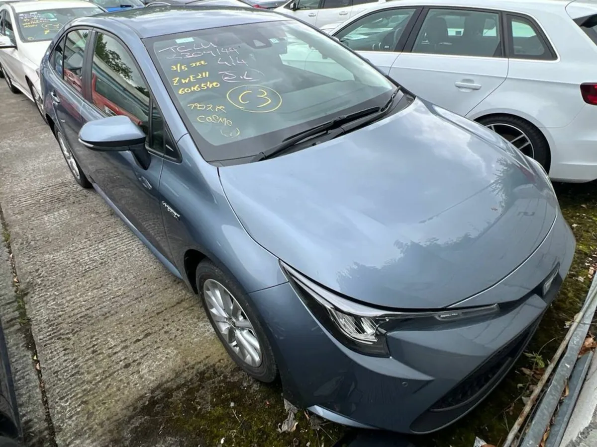 Toyota Corolla 1.8 HYBRID AUTO // SERVICE HISTORY - Image 1