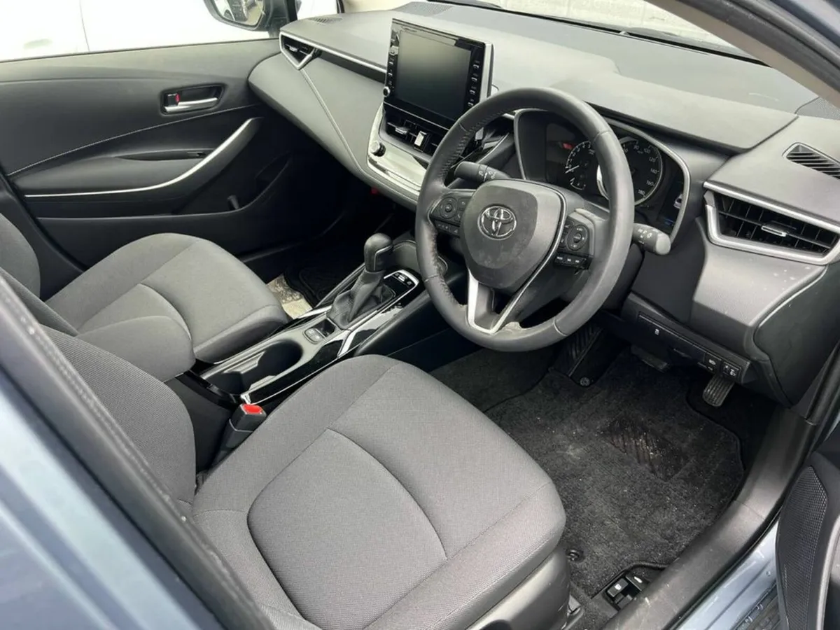 Toyota Corolla 1.8 HYBRID AUTO // SERVICE HISTORY - Image 2
