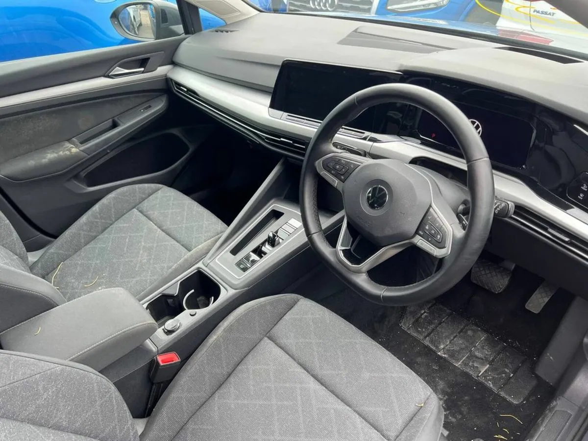 Volkswagen Golf LIFE 1.0 TSI AUTO // FULL SERVICE - Image 2