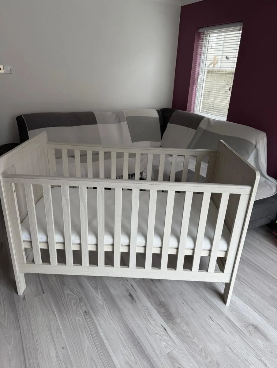 Mamas & Papas Atlas Nimbus Cot Bed – Classic Grey