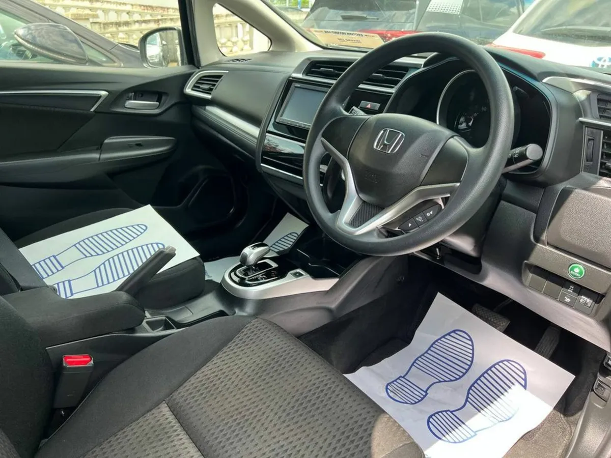 Honda Fit 1.5 HYBRID F-PACKAGE AUTO // SERVICE HIS - Image 2