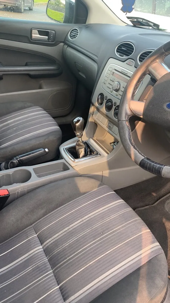 Ford Focus 2009 - Image 2