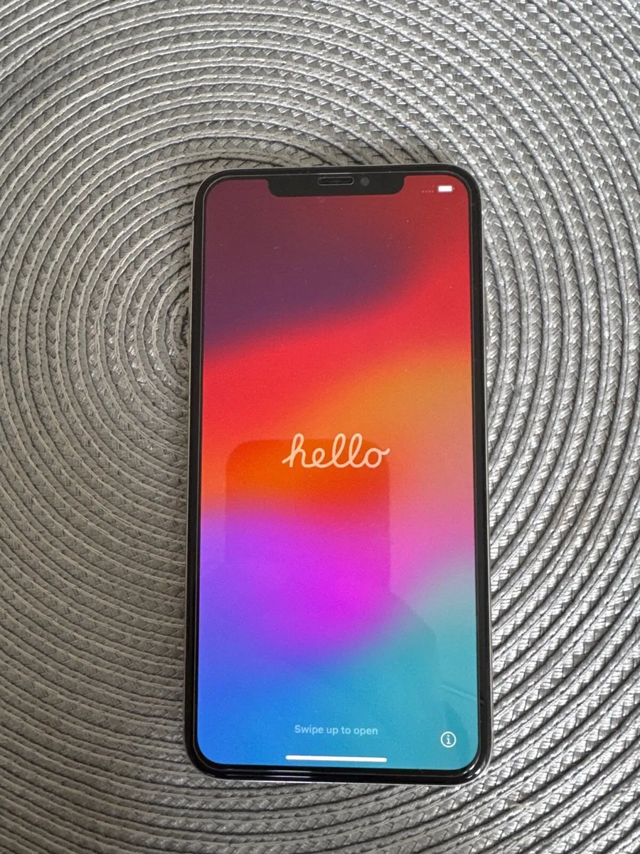 iPhone XS - Image 1