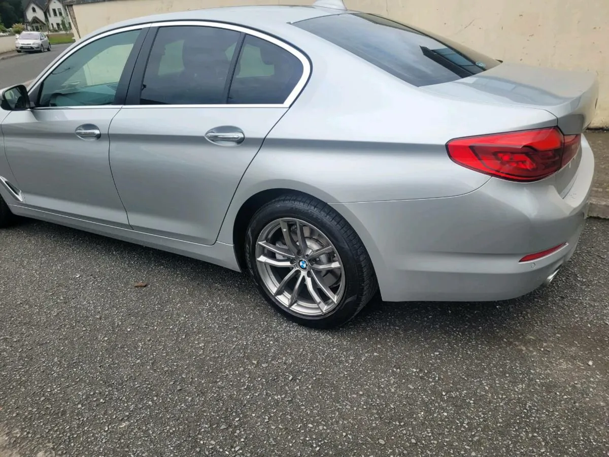 2018 bmw 520  g30 diesel - Image 2
